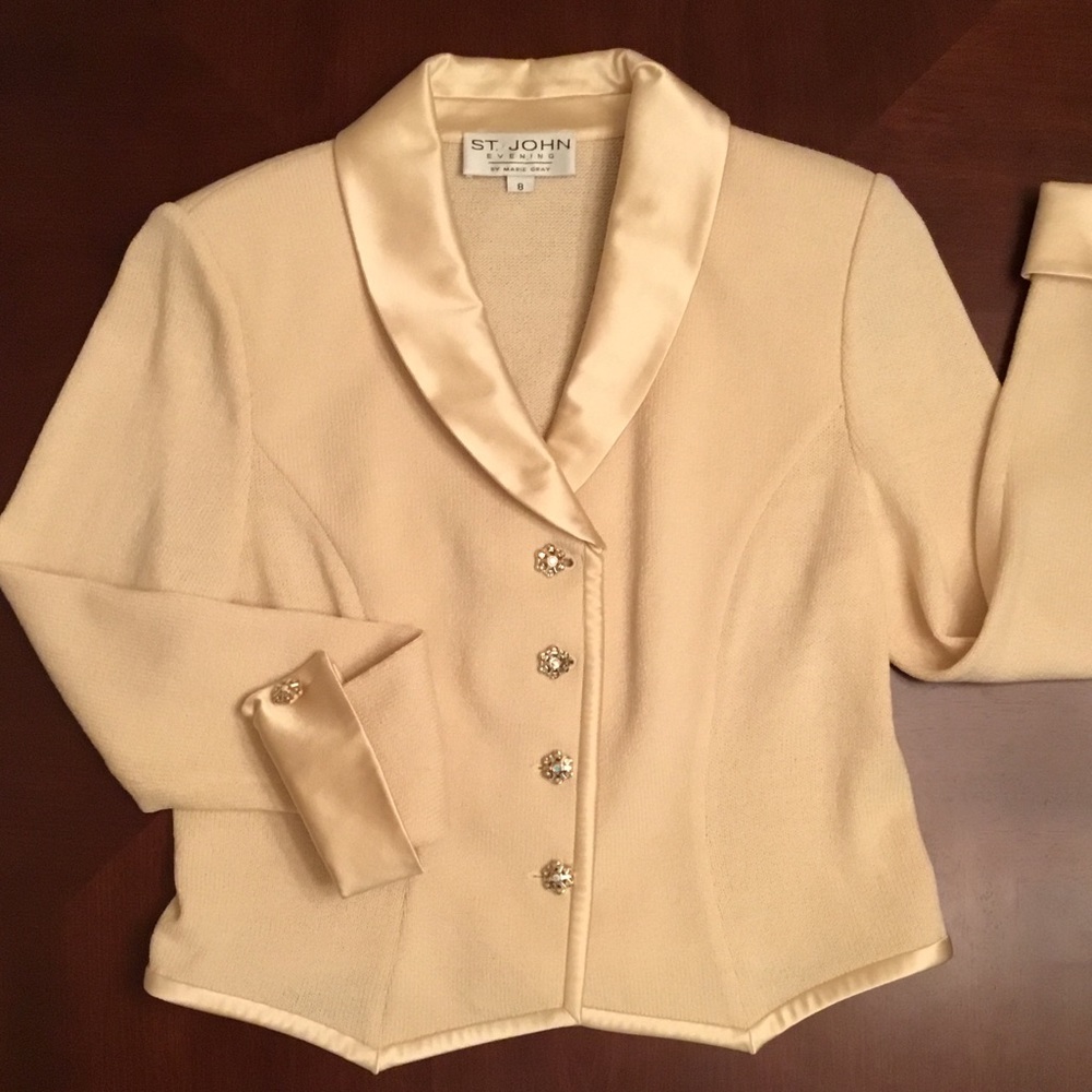 Women’s EUC cream St JOHN sweater blazer/ size 8